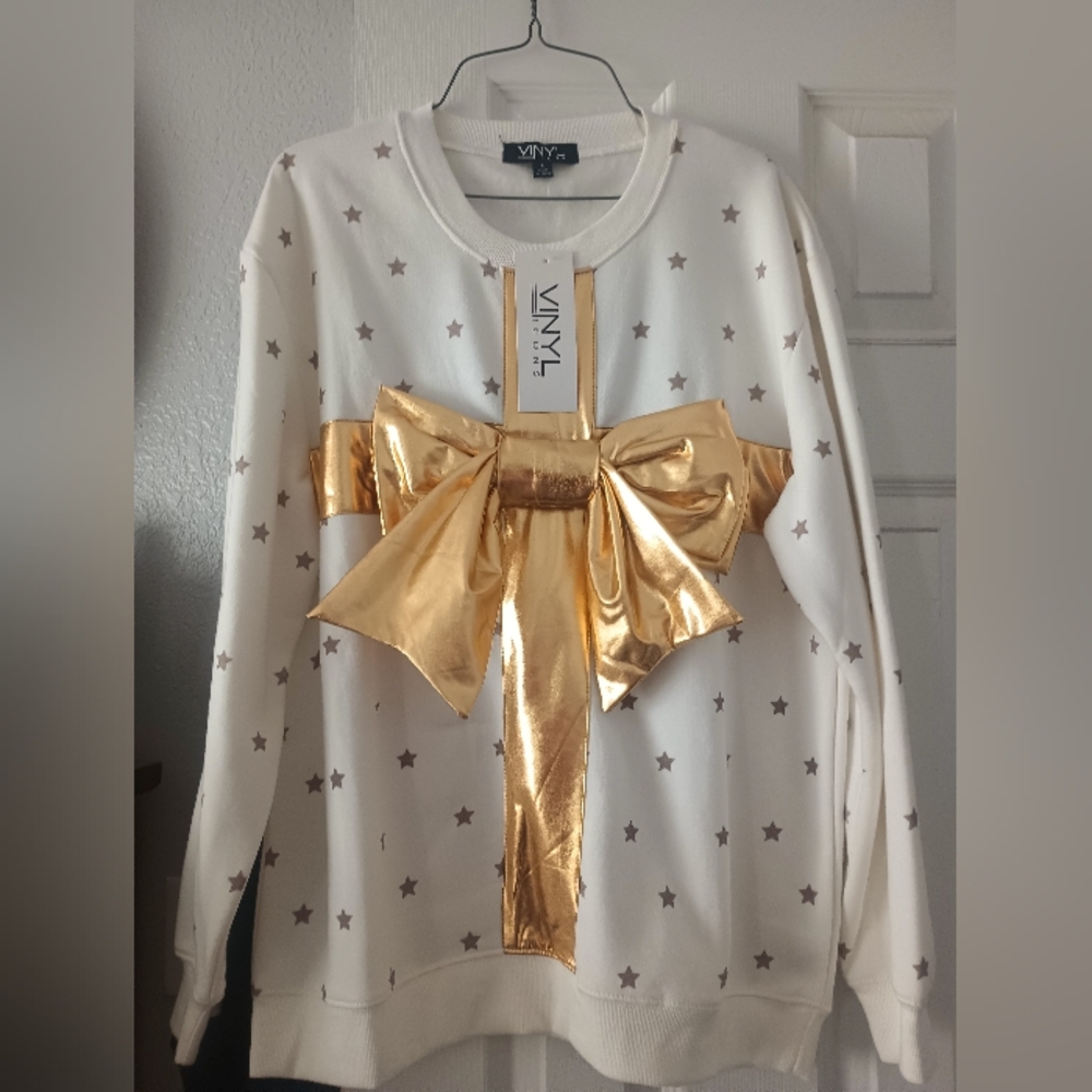 NWT Sweatshirt with Bow. You are the gift in this shirt!